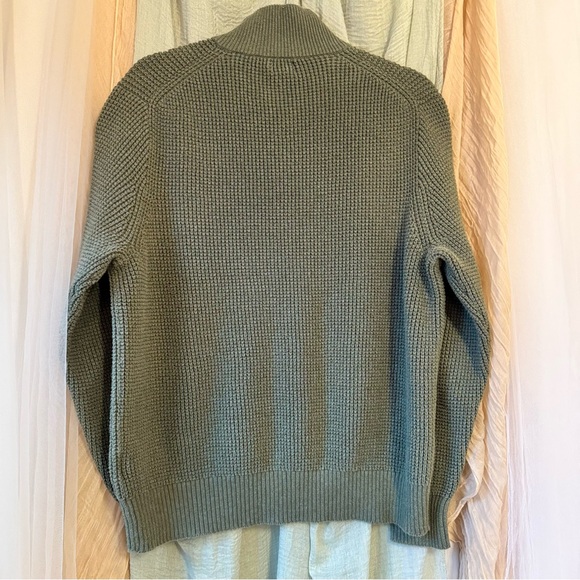 J.Crew men’s sweater (size xl) hunter green.  Pre-owned - Picture 7 of 15